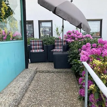 Mit Wintergarten Und Terrasse In Ruhiger Lage Im Schoenen Taunus *