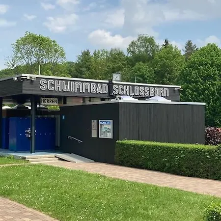 Mit Wintergarten Und Terrasse In Ruhiger Lage Im Schoenen Taunus *