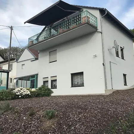 Mit Wintergarten Und Terrasse In Ruhiger Lage Im Schoenen Taunus