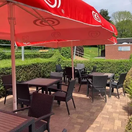 Mit Wintergarten Und Terrasse In Ruhiger Lage Im Schoenen Taunus 格拉斯许特