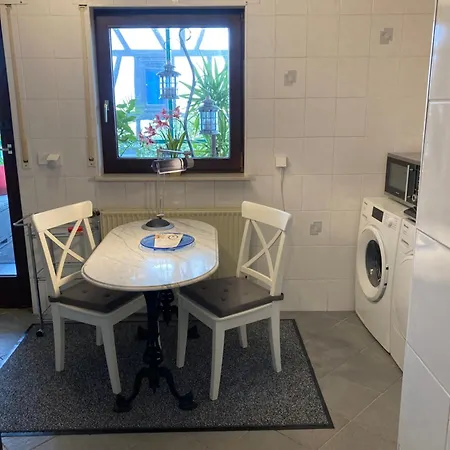 Mit Wintergarten Und Terrasse In Ruhiger Lage Im Schoenen Taunus