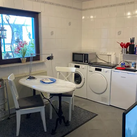 Mit Wintergarten Und Terrasse In Ruhiger Lage Im Schoenen Taunus 公寓 *