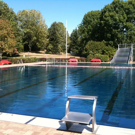 Mit Wintergarten Und Terrasse In Ruhiger Lage Im Schoenen Taunus 格拉斯许特