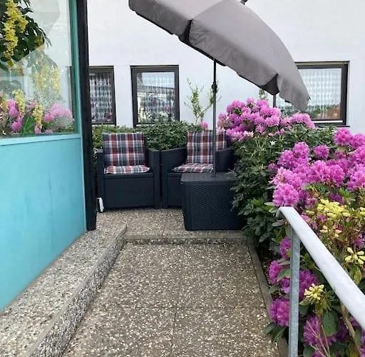 Mit Wintergarten Und Terrasse In Ruhiger Lage Im Schoenen Taunus *