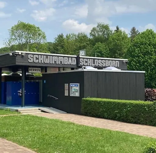 Mit Wintergarten Und Terrasse In Ruhiger Lage Im Schoenen Taunus *