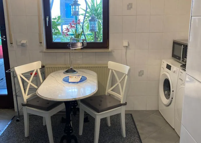 Mit Wintergarten Und Terrasse In Ruhiger Lage Im Schoenen Taunus