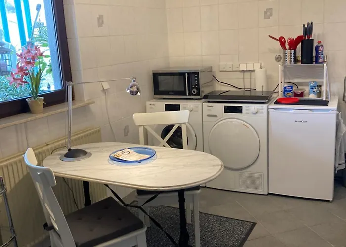 Mit Wintergarten Und Terrasse In Ruhiger Lage Im Schoenen Taunus Apartamento Glashutten (Hessen)