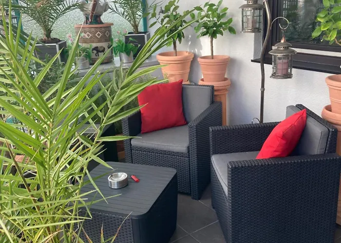 Mit Wintergarten Und Terrasse In Ruhiger Lage Im Schoenen Taunus