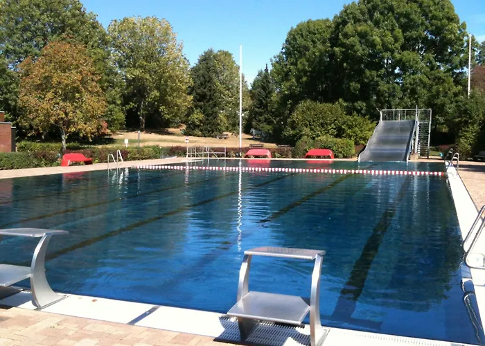 Mit Wintergarten Und Terrasse In Ruhiger Lage Im Schoenen Taunus Glashutten (Hessen)